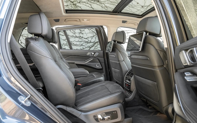 BMW X7 cena 369999 przebieg: 107000, rok produkcji 2020 z Łaskarzew małe 781